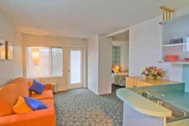 Starlux Hotel