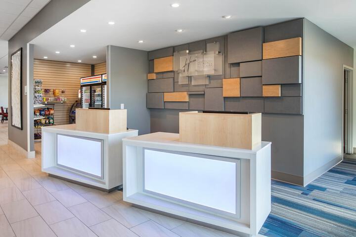 Holiday Inn Express & Suites Ludington by IHG