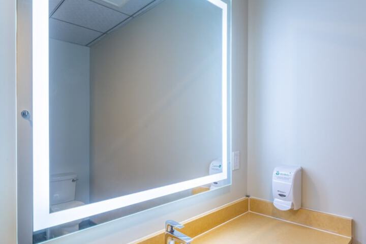 Room 30 of 65