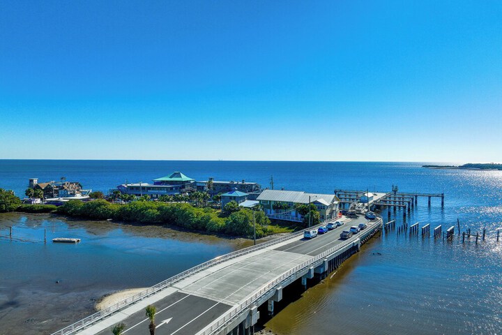 Walkable Beachfront Retreat on Cedar Key!