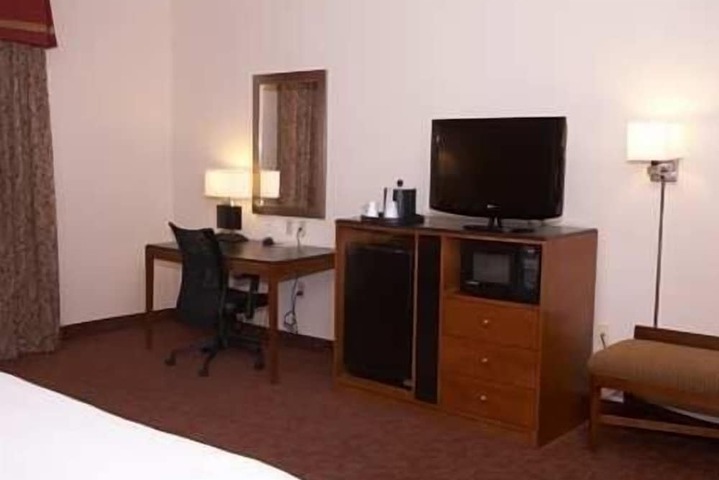 Room 6 of 18