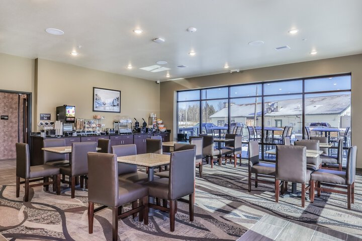Cobblestone Hotel & Suites - Rhinelander