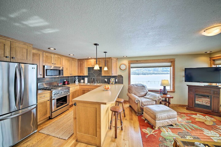 Lake Pend Oreille Condo w / Porch & Mountain View!