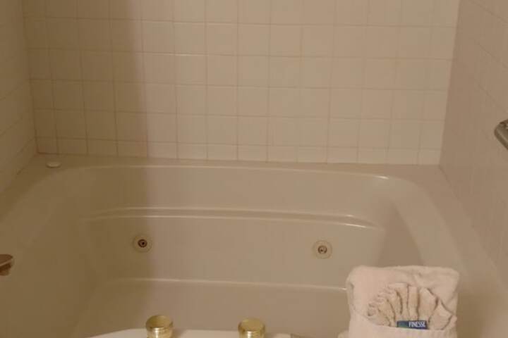 Hot Tub 29 of 33
