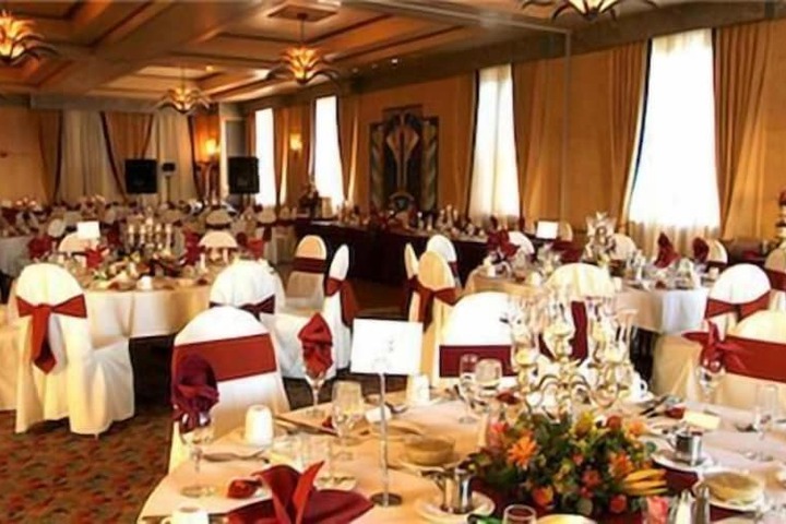 Ballroom/Hall 31 of 38