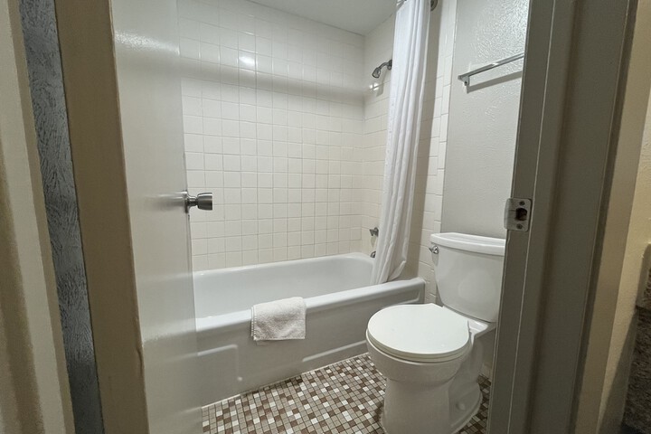 Room 5 of 6