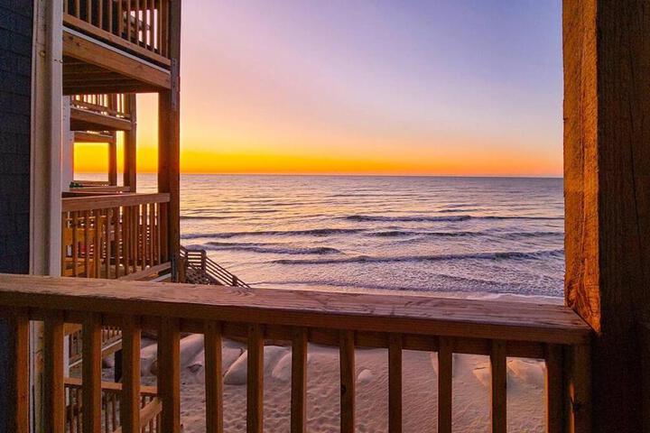 Beachfront Newly Renovated at Aqua Vista