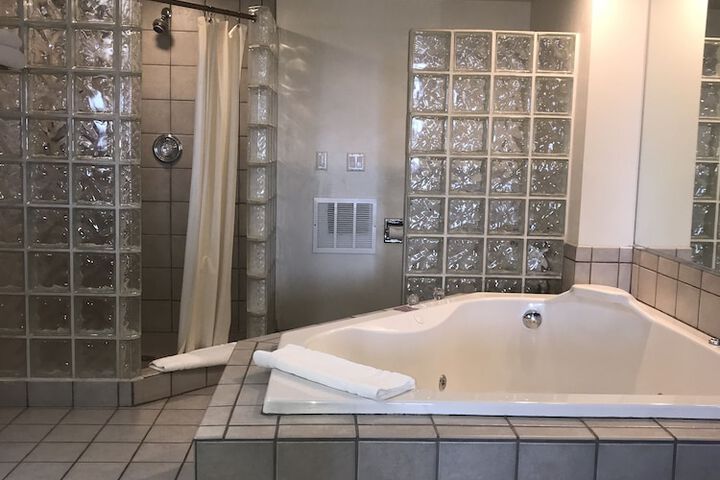 Room 7 of 10