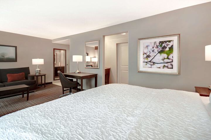 Room 32 of 65