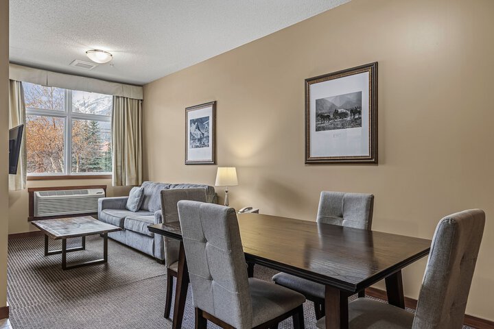 Room 21 of 34