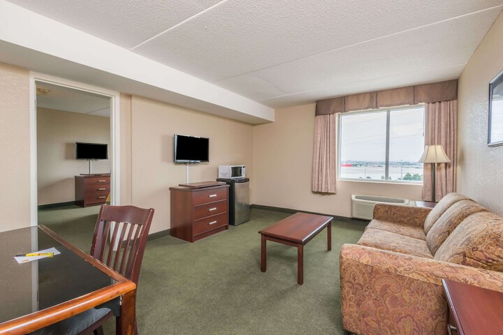 Room 8 of 19