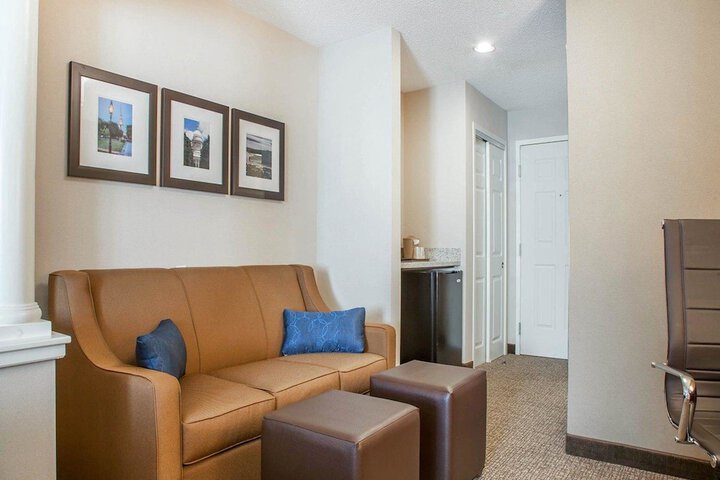 Comfort Suites West Warwick - Providence
