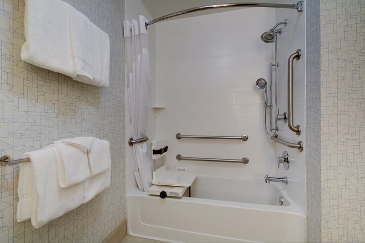 Holiday Inn Express & Suites Aurora - Naperville by IHG