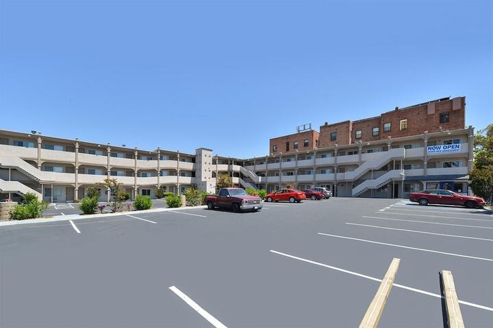 Hotel 4 of 40