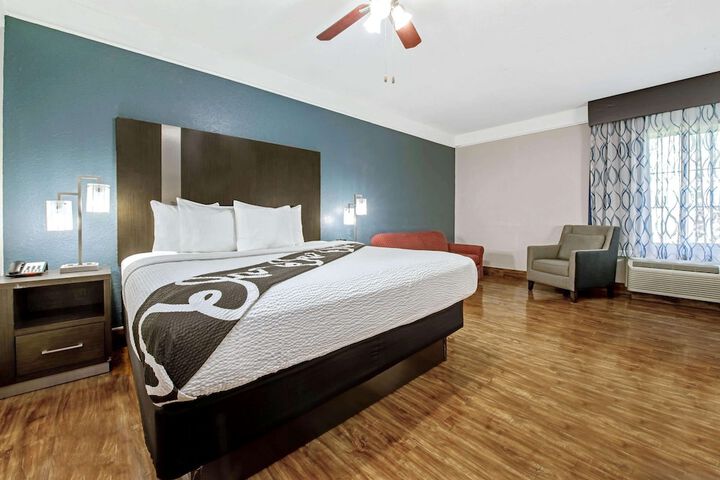 Room 18 of 43