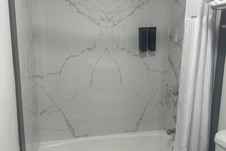 Room 73 of 103