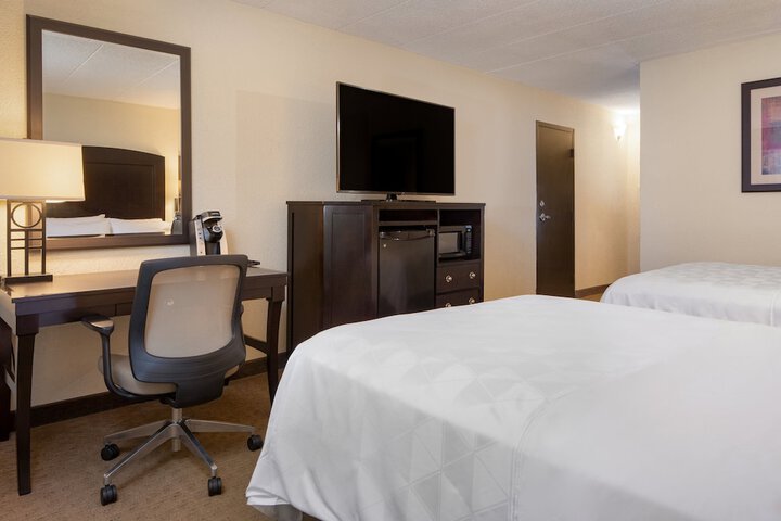 Holiday Inn Hotel & Suites Charleston West by IHG