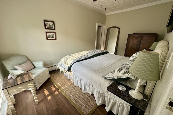 Room 4 of 17
