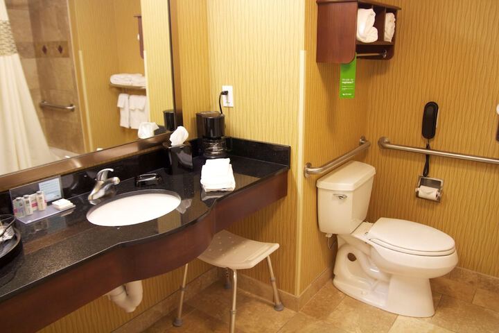 Hampton Inn & Suites Watertown