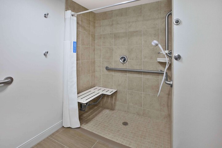 Room 16 of 35