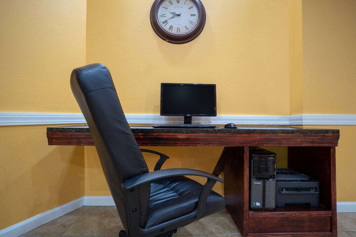 Business Center 25 of 25