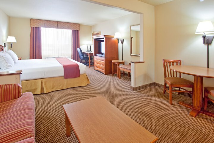 Holiday Inn Express & Suites Cedar City by IHG