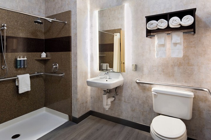 Clubhouse Hotel Suites Sioux Falls