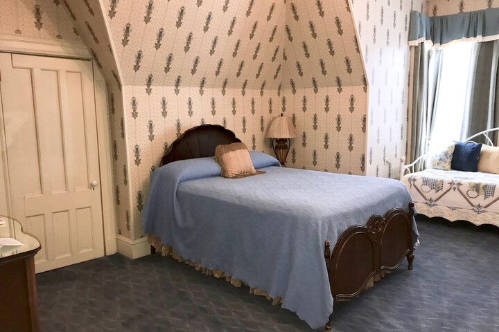 Room 35 of 94