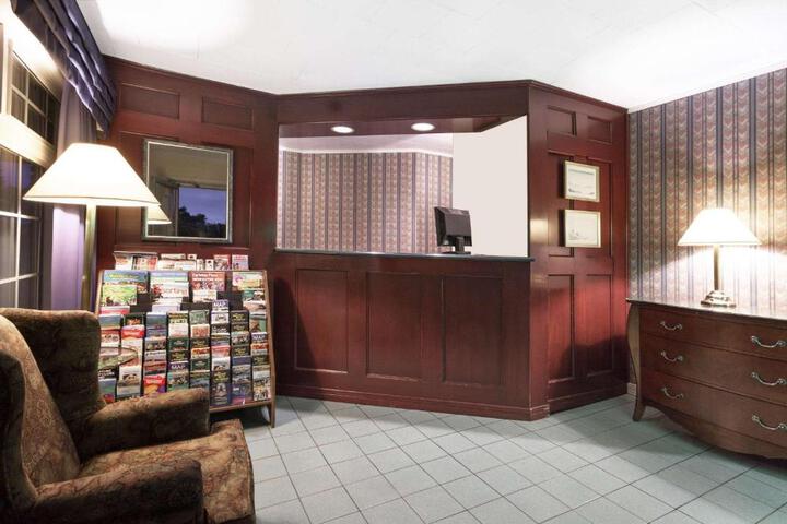Knights Inn - Kingston ON