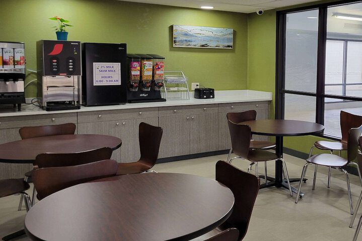 Super 8 by Wyndham Aurora / Naperville Area