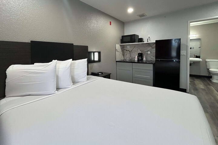 Room 5 of 15