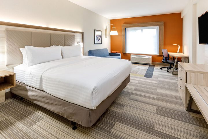 Holiday Inn Express & Suites Sturbridge by IHG