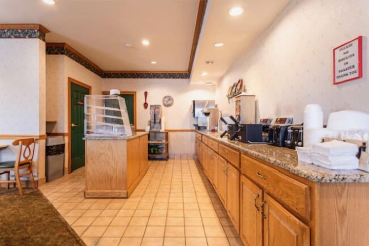 Lancaster Inn and Suites