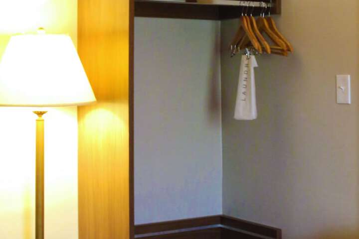 Room 16 of 34