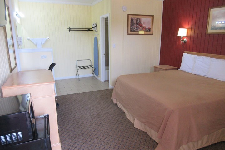Room 28 of 40
