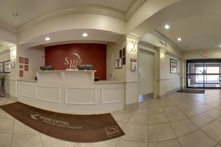 Sleep Inn & Suites Milwaukee Airport