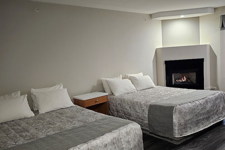 Room 9 of 13