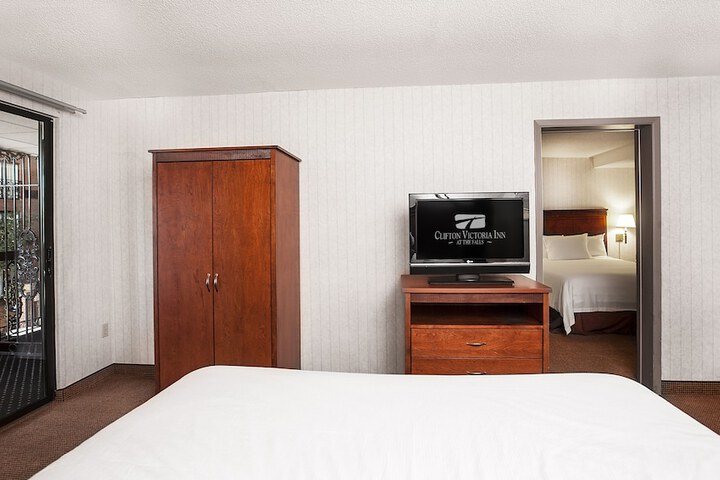 Room 13 of 19