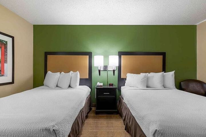 Room 5 of 9