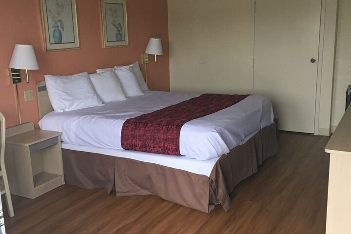 Room 6 of 13