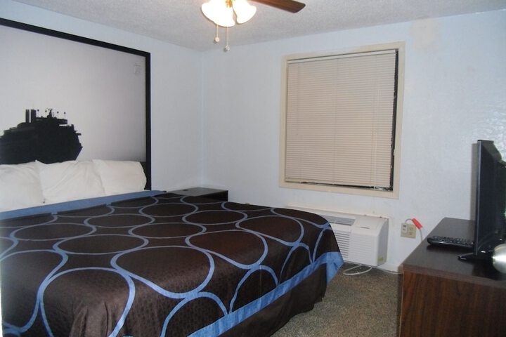 Room 16 of 35