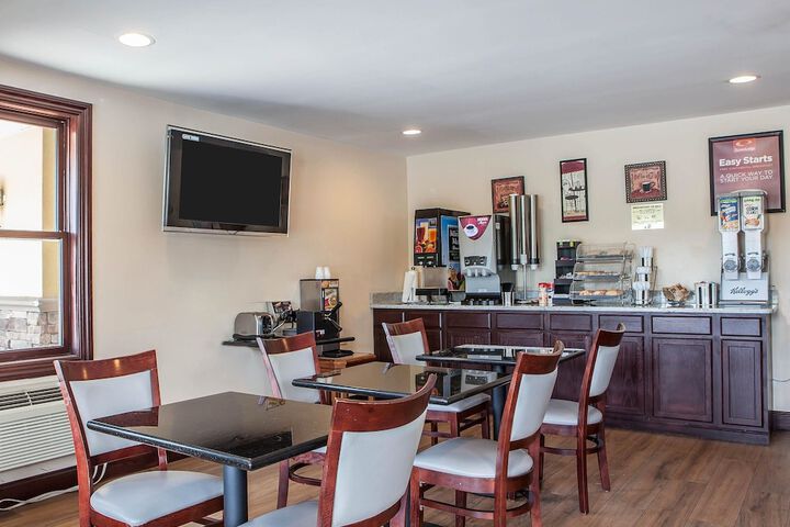 Econo Lodge Newton