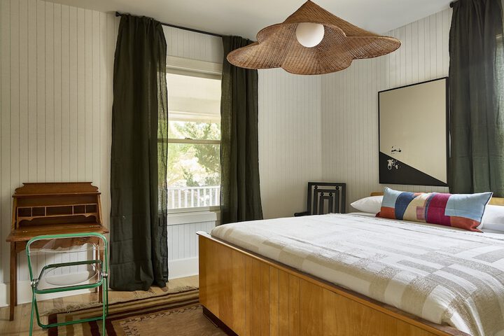 Room 32 of 48