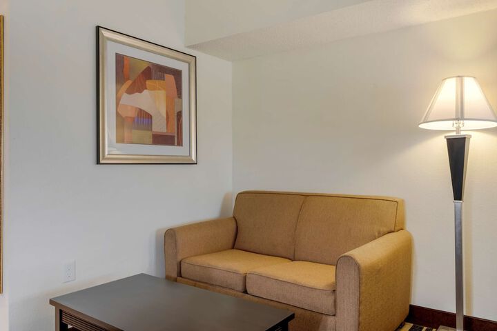 Room 27 of 34