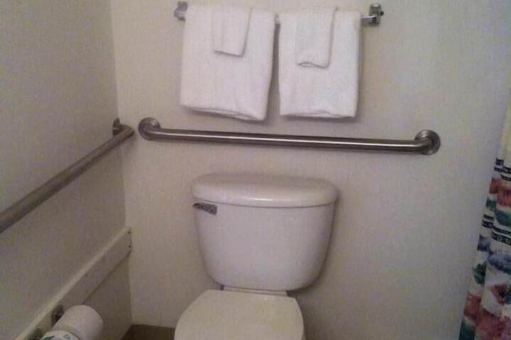 Douglas Inn & Suites