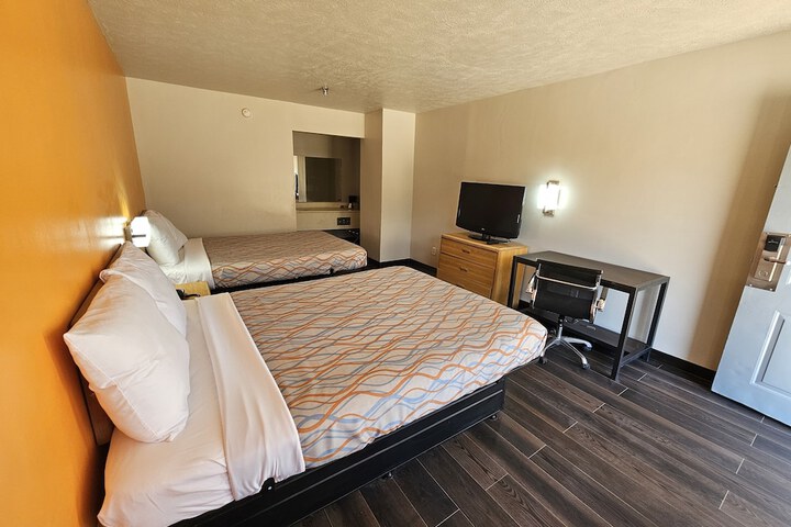 Room 8 of 14