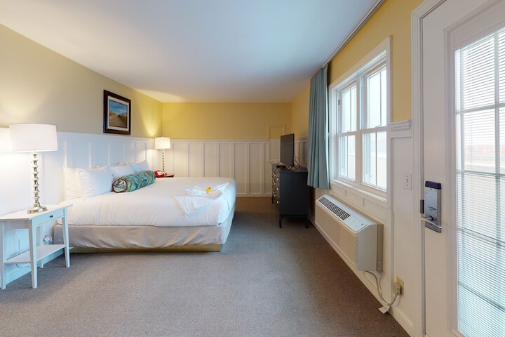 Room 38 of 80