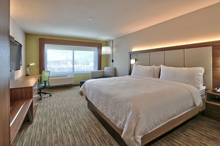 Room 6 of 26