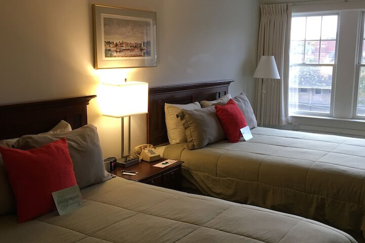 Camden Riverhouse Hotel