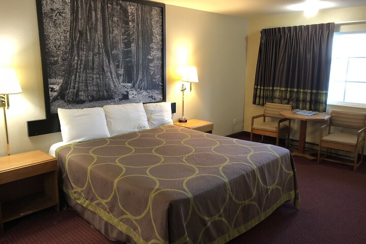 Super 8 by Wyndham Crescent City